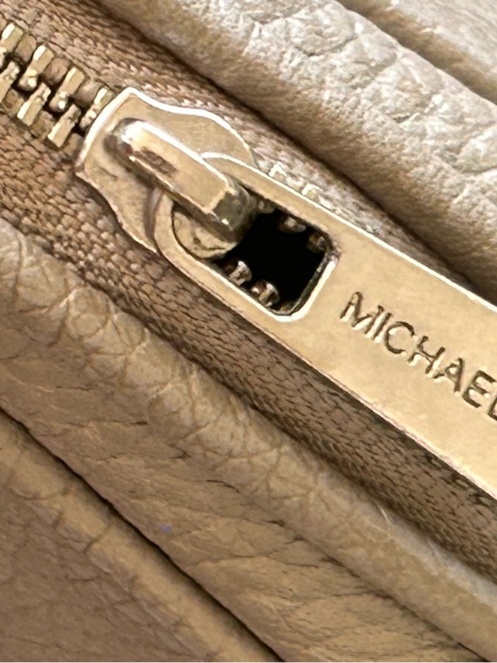 Michael Kors Grey Crossbody w/silver Plate & Chain Strap EUC - Picture 6 of 10